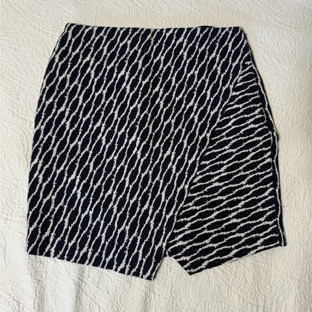 🚨3 for $25 Loft Navy White Black Mini Skirt